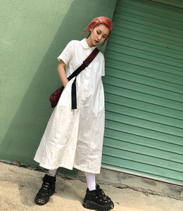 AMAMAY 2018 mùa xuân và mùa hè retro mới 90 s búp bê cổ áo Nhật Bản thiết kế thích hợp ngắn tay áo sơ mi trắng ăn mặc đầm cho người trung niên