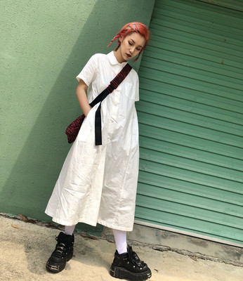AMAMAY 2018 mùa xuân và mùa hè retro mới 90 s búp bê cổ áo Nhật Bản thiết kế thích hợp ngắn tay áo sơ mi trắng ăn mặc đầm cho người trung niên Sản phẩm HOT
