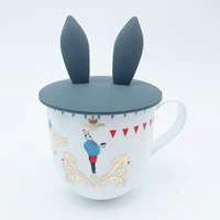 Серый кролик на ушной чашки (исключая чашку)