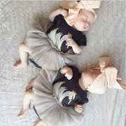 Quần áo sơ sinh cho bé gái Váy ngắn tay một mảnh 0-1 tuổi Váy đầm lưới lông thiên nga - Áo liền quần