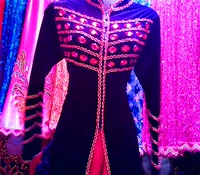 Новый дизайн Синьцзян Уйгур Характерная специальная танцевальная одежда сцена с множественной черной бесплатной доставкой