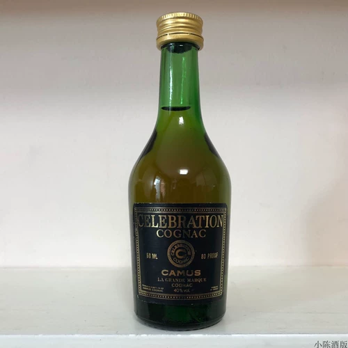 Версия вина празднования Камюс Празднование зеленая бутылка черная лейбл 40% 50 мл