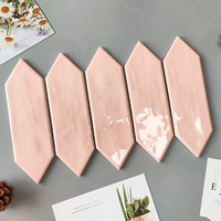 Розовая форма ярко -света формы стрелы