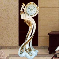 Европейская стиль творческих посадных посадных часов Villa Living Room -это античный колокол, простые часы сиденья, современный колокол и простая художественная мода