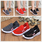 Mùa hè phụ nữ thở của giày cũ Bắc Kinh giày vải phụ nữ giản dị của giày thêu giày với thấp để giúp thoải mái dày dưới giày mẹ