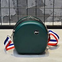 Темно-зеленый