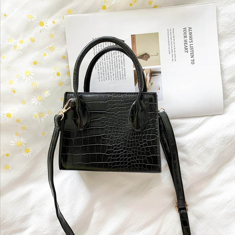 BlackInternet celebrity Xiaofang Bag Foreign style Female bag 2021 popular new pattern tide fashion Inclined shoulder bag Versatile One shoulder handbag