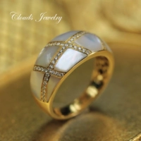 Элегантное кольцо с белой бабочкой специально сочетается с вашим набором из белой овальной бабочки