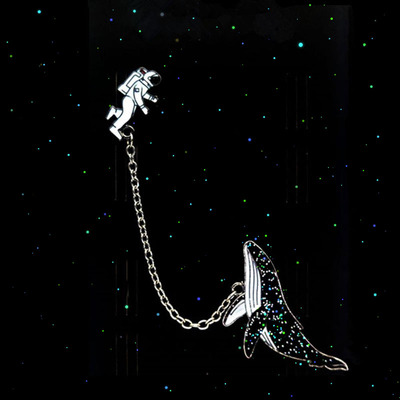 Vũ trụ Cá voi Huy hiệu Hoạt hình Kim loại: Khám phá thế giới kỳ thú của vũ trụ Cá voi Hoạt hình Kim loại và huy hiệu độc đáo này. Với sắc màu tươi sáng và chi tiết minh họa chân thực, hình ảnh này sẽ khiến bạn không thể rời mắt khỏi điện thoại của mình.