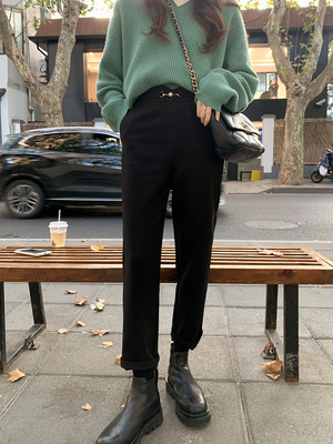 taobao agent [Limited time of 6 % off] Xia Shiwen Pearl buckle casual pants female autumn white straight pants high waist loose cropped pants