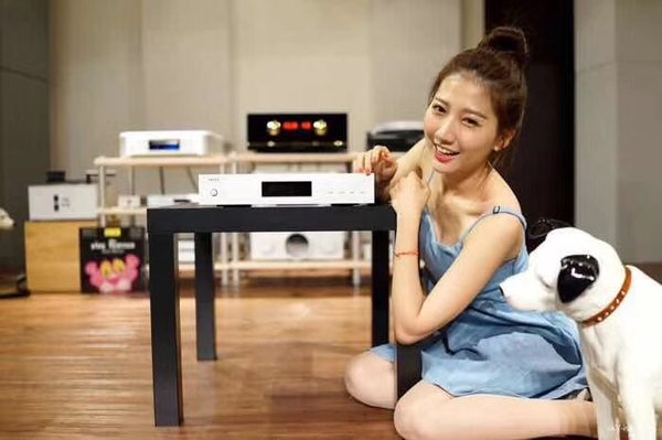 Япония  Melco N1AH/2 лихорадка [级] трехмерный звук [乐] цифровой игрок проигрыватель [nas 流] средства массовой информации