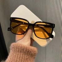 Черная рама апельсина