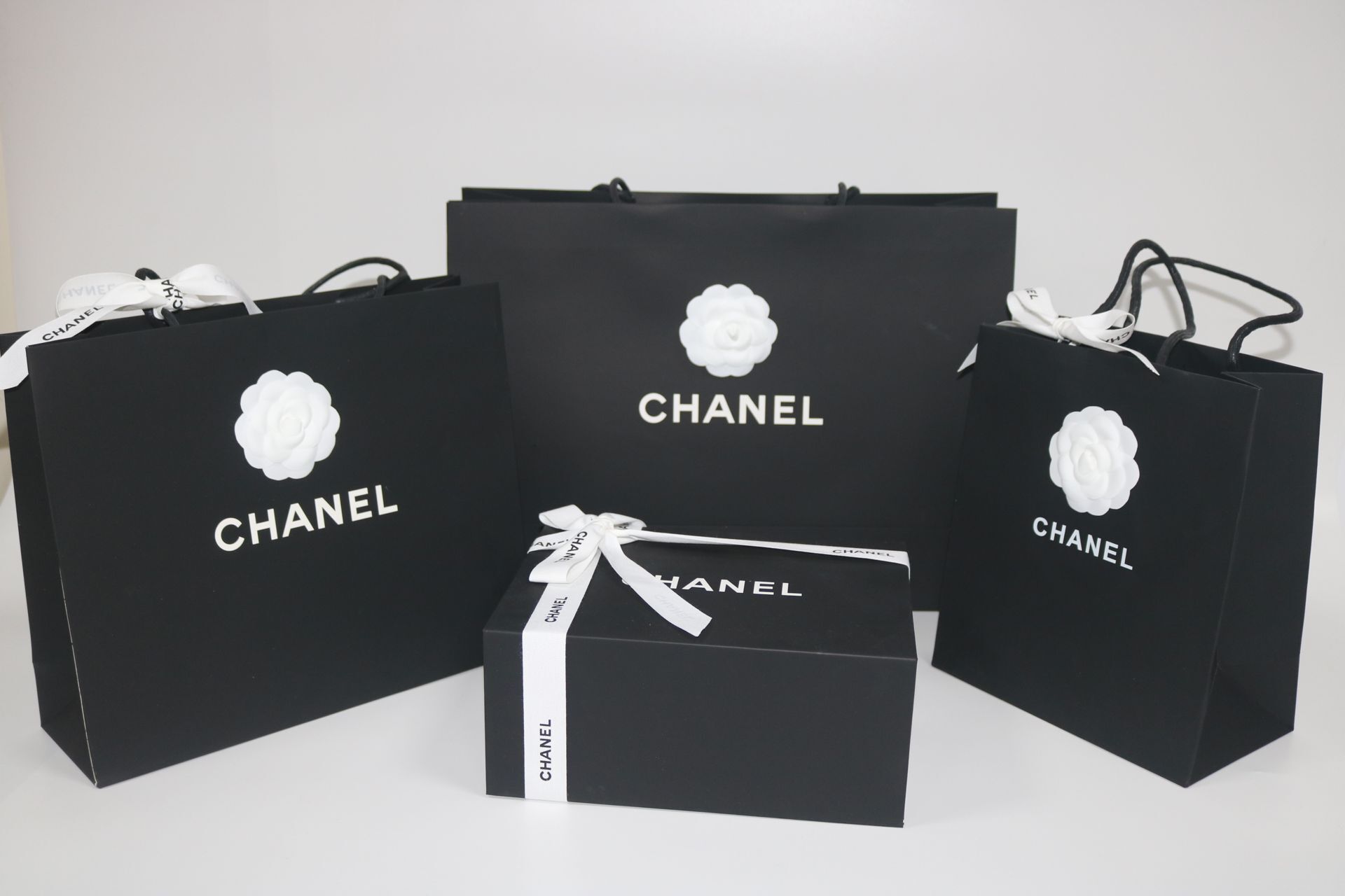 Genuine CHANEL paper bag perfume lipstick Chanel clothes packaging