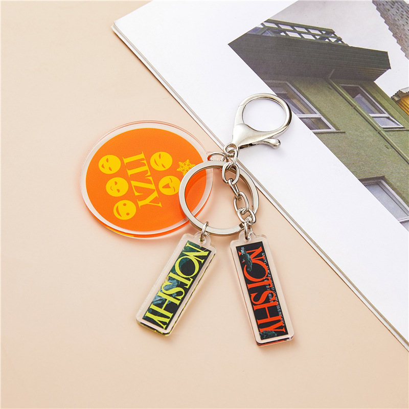 ItzyNCTitzytxtaespaenhypen ( G ) I-DLE Three piece set Same Key buckle Pendant periphery