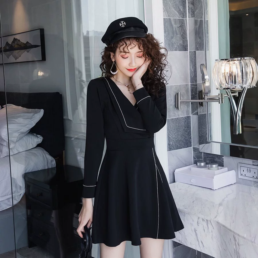 Váy cổ chữ V màu đen nữ 2021 mùa xuân mới thời trang nữ mỏng mảnh mai ngắn tính khí Váy chữ A phiên bản Hàn Quốc - A-Line Váy