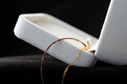 "Pháo hoa" Vòng tay vàng nguyên chất 18k 1,2mm nửa dây đỏ bện vòng tay nữ dây nhỏ AU750 - Vòng đeo tay Clasp