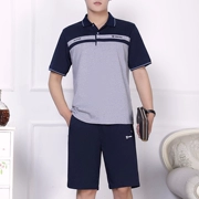 Bộ đồ thể thao trung niên nam mùa hè cổ tròn quần short tay ngắn Quần áo thể thao nam phù hợp với trang phục thể thao cha giản dị - Thể thao sau