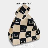 Черное рис улыбающееся лицо