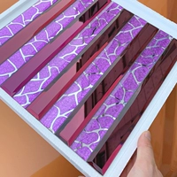 Пурпурное зеркало с длинными полосками фиолетового зеркала фиолетового хаоса