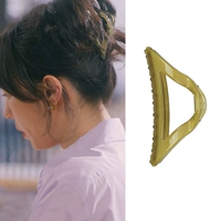 Зеленые волосы хватаются