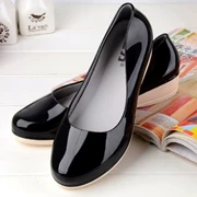 Giày đi mưa thời trang Hàn Quốc dành cho nữ trưởng thành thấp giúp nhà bếp nông miệng đặc biệt giày chống thấm nước ngắn ống chống trượt giày cao su