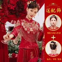 Красная юбка в складку, аксессуар для волос