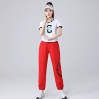 Белые красные штаны, короткий рукав