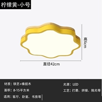 Дикий желтый цветок сливы теплый свет