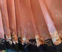 Кусок плиссированной юбки (немного затяжной) можно выбрать для креста