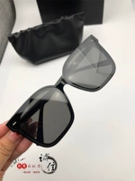 Sal Black Frame Black Film