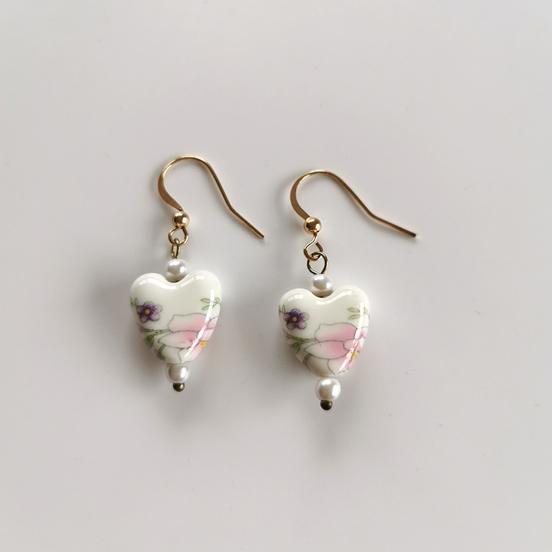 2#Special Offer feedback temperament Spring and summer new pattern love Pearl Earrings Sweet Versatile Earrings Collection girl Ear Studs Ear clip