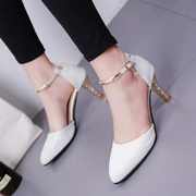 Xuân hè mới 2018 phiên bản Hàn Quốc thời trang hoang dã mũi nhọn stiletto sandal một chữ khóa giày rỗng cao gót gợi cảm