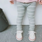 Thời trang quần trẻ em 2018 xuân trẻ em Hàn Quốc quần áo bé gái sọc xà cạp cô gái bó sát quần dài bút chì