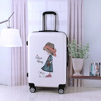 Прозрачная соломенная шляпа девушка