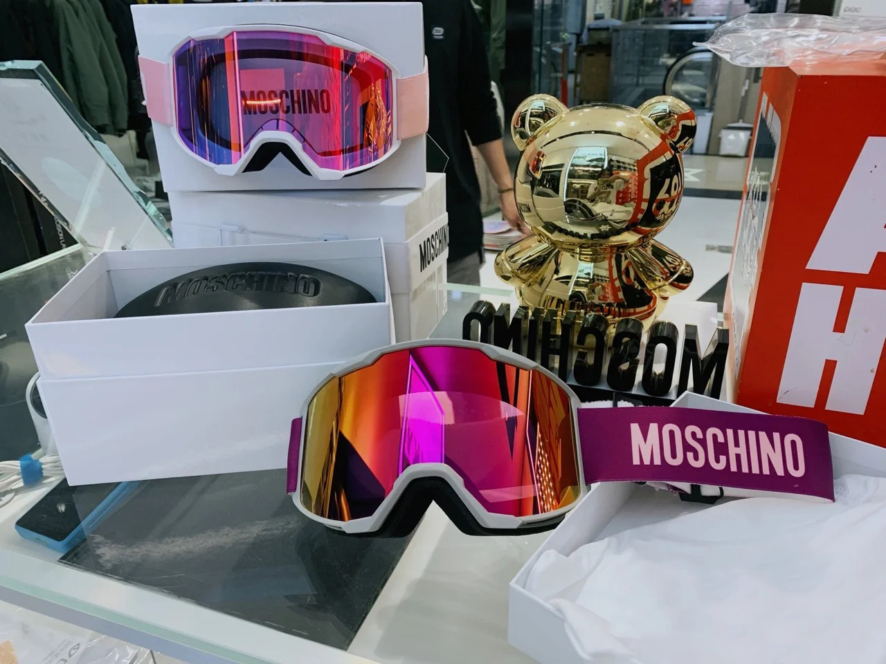 Moschino 限量款紫色