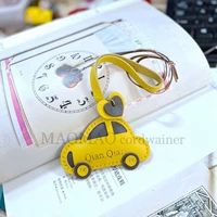 Желтый с оловянно-серым (горячие буквы) кожаным шнуром