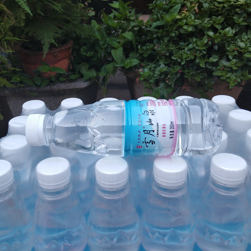 云南大理山泉水350ml24瓶小瓶装天然矿泉水家用饮用水纯净水办公