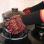 Chịu nhiệt độ cao 800 độ lò nướng thịt nướng cách nhiệt chống bỏng chống cháy nồi hơi công nghiệp găng tay aramid silicone dày nướng găng tay pu