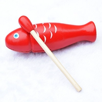 Красная деревянная рыба