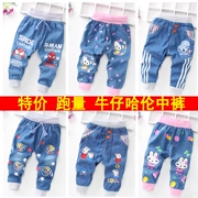 Quần áo trẻ em bán buôn nhà máy trực tiếp mùa hè trẻ em jeans nam và nữ jeans bảy điểm trong quần để đóng phần mỏng