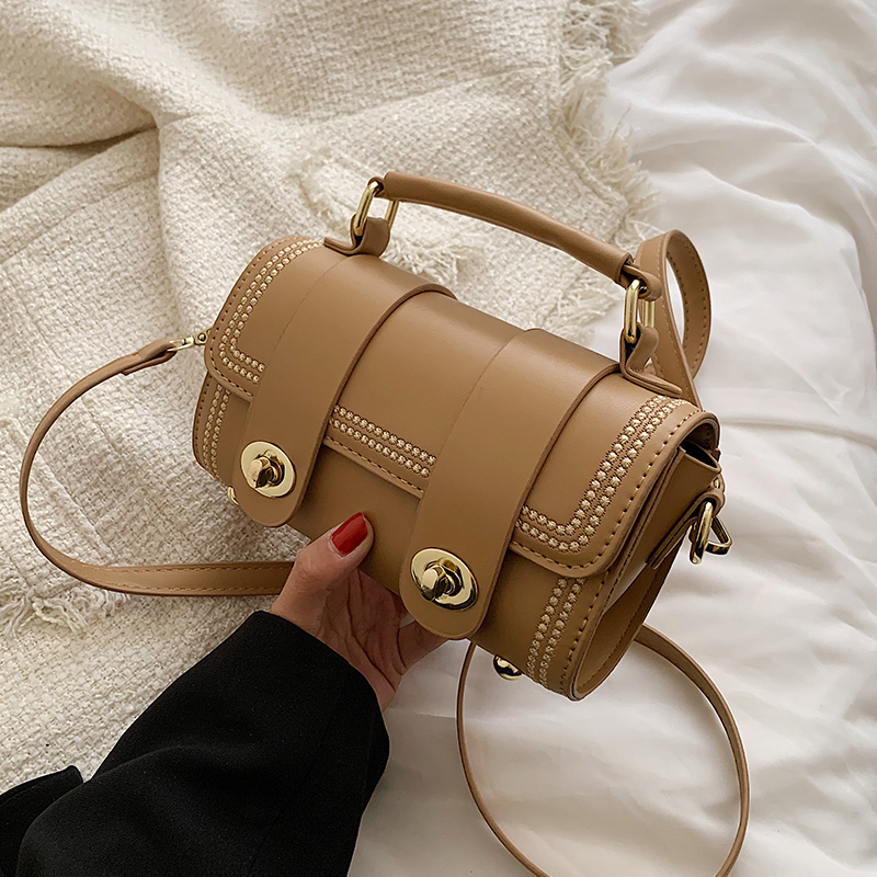 Khaki without pendants
