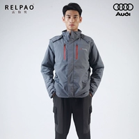 Консультант в зимней хлопковой одежде с торгами