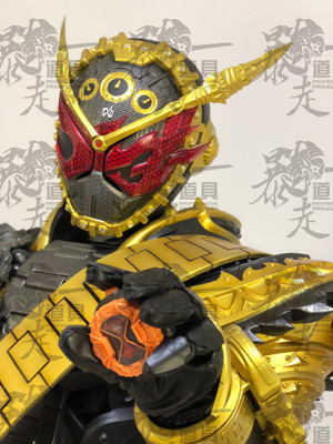 taobao agent [Runaway props] Kamen Knight King Zio Zio Kings King Dajin Gold Battle Coscase COS props