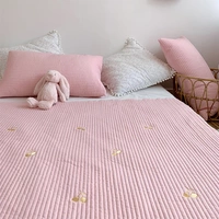 Lưới màu đỏ dễ thương gió nhỏ thêu hoa anh đào trải giường màu tím hồng bông nhồi 1,5 1,8 m trải giường ba mảnh - Trải giường ga giường cưới