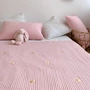 Lưới màu đỏ dễ thương gió nhỏ thêu hoa anh đào trải giường màu tím hồng bông nhồi 1,5 1,8 m trải giường ba mảnh - Trải giường ga giường cưới