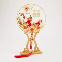 Готовый продукт Happy Branch поставляется с подставкой для вентилятора.