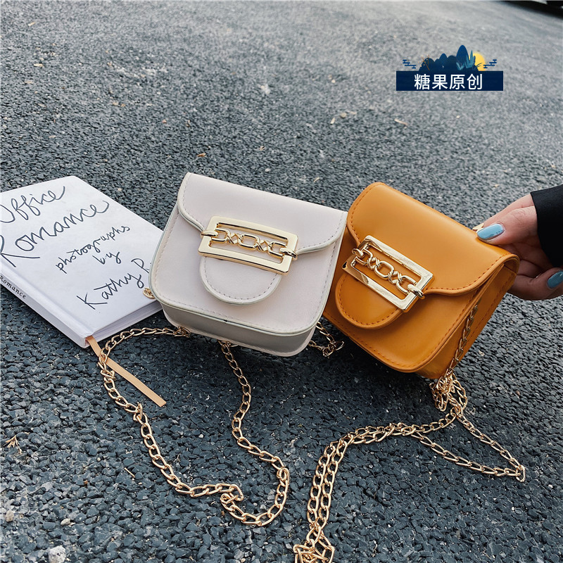 แฟชั่นฤดูใบไม้ผลิ 2020 ใหม่กระเป๋าสะพายข้างขนาดเล็ก ยอดนิยม มาพร้อมกับรูปทรงเล็กน่ารัก