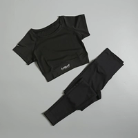 Черные штаны, короткий рукав