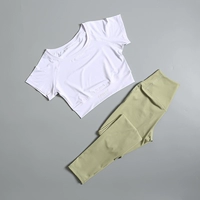 Белые зеленые штаны, короткий рукав