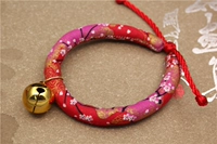 Красные ветви и листья вишневые цветы